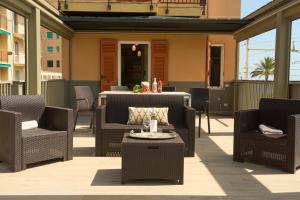 Posedenie v ubytovaní Terrazza sul mare a Pietra Ligure