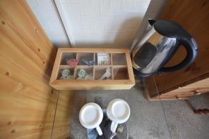 a wooden box with cups and a tea kettle at Mont Millais in Bridlington