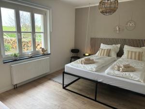 Un pat sau paturi într-o cameră la Scheunenwohnung in der Natur
