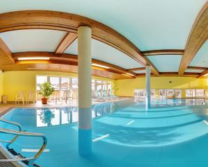 Bazén v ubytování Hotel-Pension Egger nebo v jeho okolí