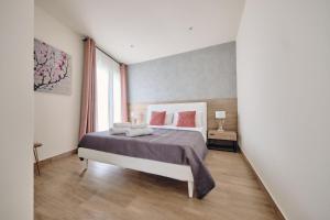 Postel nebo postele na pokoji v ubytování CORTILIO Luxury Homes on Etna + 33 fotografií