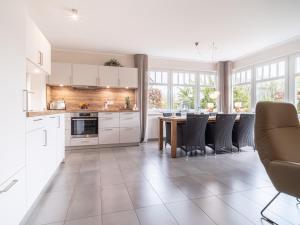 an open kitchen and dining room with a table and chairs at Haus STRANDLUST WF-04 in Wustrow