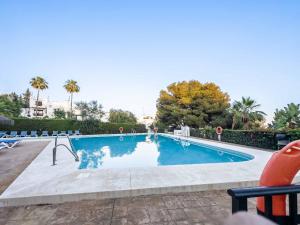 Basen w obiekcie 75-Apartment with Views in Elviria, Marbella lub w pobliżu