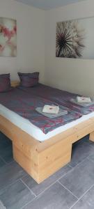 Postel nebo postele na pokoji v ubytování Hotel Belp Bern Airport Free Parking + 15 fotografií