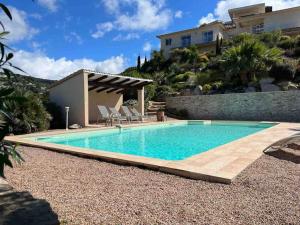 una piscina frente a una casa en Casa Antonietta Alata vue imprenable sur la mer, en Alata
