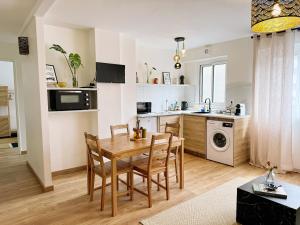 a kitchen and dining room with a table and chairs at Paradis de Vanves in Vanves