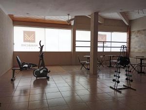 Spordikeskus ja/või sportimisvõimalused majutusasutuses Mariachis Hotel