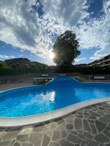 The swimming pool at or close to Front Lake Amazing View
