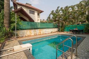 Imagen de la galería de SEVA HOLIDAYS VILLA Ac Room 3BH With private Swmming pool Big Living Room, en Lonavala