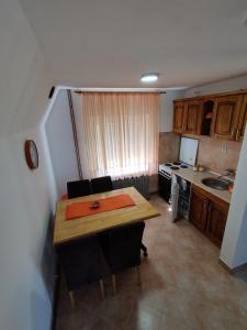 Kuchyň nebo kuchyňský kout v ubytování Vila Nina i Lux apartman