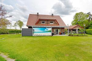 a house with a large mural on the side of it at Ferienwohnung in Spelle in Spelle