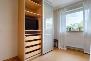 a walk in closet with a tv and a window at Ferienwohnung in Spelle in Spelle