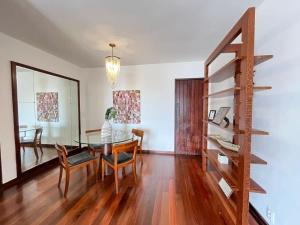 Фотография из галереи MS145. Excelente apartamento em andar alto no Arpoador! в Рио-де-Жанейро