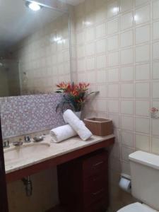 Ванная комната в MS145. Excelente apartamento em andar alto no Arpoador!