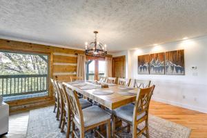 Fotografie z fotogalerie ubytování Panoramic Mtn Views Spacious Tennessee Home! v destinaci Newport