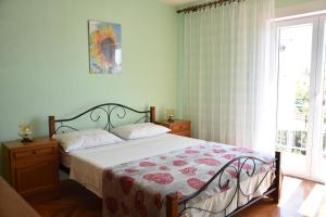 Posteľ alebo postele v izbe v ubytovaní Apartman Miki