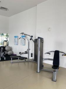 Fitness centrum a/nebo fitness zařízení v ubytování 卡通主题高楼公寓配有大屏幕电影房~浪漫精致装修设计~高达500Mpbs网速~ + 31 fotografií