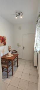 A kitchen or kitchenette at KANALI HOLIDAYS APARTMENT 1 Még 2 kép