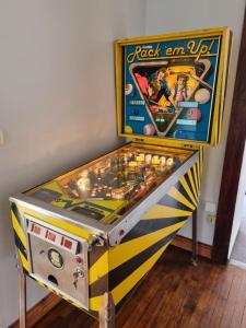 a vintage pinball machine with a rock n roll game at les glycines in Saint-Marien