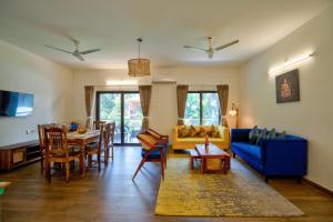 Setusvæði á Lavish 2BHK Apartment with Swimming Pool in Candolim