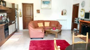 a living room with a pink couch and a table at 2 bedrooms house with furnished terrace at Itri LT in Itri