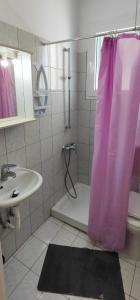 A bathroom at KANALI HOLIDAYS APARTMENT 1