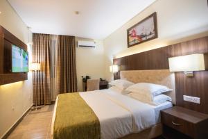 Krevet ili kreveti u jedinici u okviru objekta Jogor Hotel Ibadan