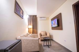 Prostor za sedenje u objektu Jogor Hotel Ibadan