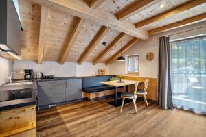 Majoituspaikan Krämerhof Apt Aferer Geisler keittiö tai keittotila