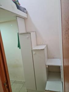 Ein Badezimmer in der Unterkunft Al karama spacious hostel