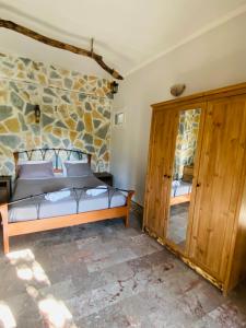 Afbeelding uit fotogalerij van Costa’s Steak House apartment in Liapades