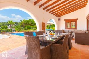 Bazén v ubytovaní Villa Alessia by Abahana Villas alebo v jeho blízkosti