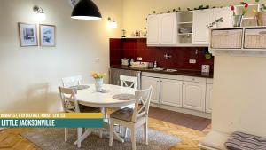 Kuchyňa alebo kuchynka v ubytovaní Little Americas Music Academy Apartments