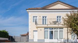 Budova, kde se apartmán nachází + 30 fotografií