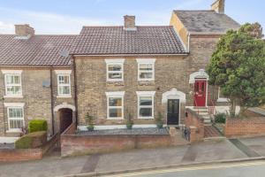 a brick house with a red door at 4-br Free Parking Fast Wi-fi Workstation in Norwich