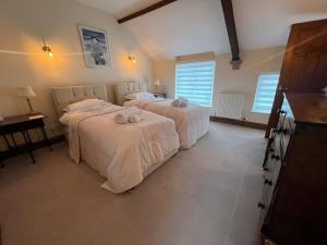 Säng eller sängar i ett rum på Hafan Hedd – a peaceful retreat in the heart of Aberaeron, sleeps up to 6, dog friendly