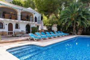 Bazén v ubytování Rosa nebo v jeho okolí