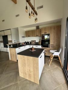 Una cocina o zona de cocina en Agréable Villa au calme