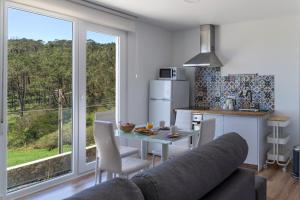 Kuchyň nebo kuchyňský kout v ubytování Hospedium Apartamentos Galitrips A Casa Da Reina