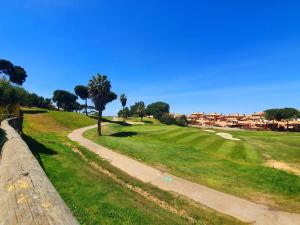 a view of the ninth green at the golf course at ALBATROS GOLF - ISLANTILLA in Islantilla