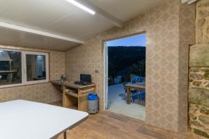 TV a/nebo společenská místnost v ubytování Hospedium Apartamentos Galitrips A Casa Da Reina