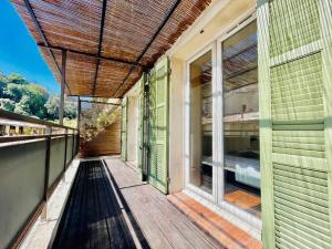 a balcony of a house with a large window at Sublime maison de Ville pour 6Pers, 2 chambres, au calme absolu in Marseille