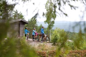 a group of people riding bikes on a hill at Quality Hotel Grand Falun in Falun