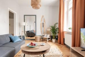 a living room with a couch and a table at Sanhaus Apartments - Apartament Kite and Surf przy plaży in Sopot