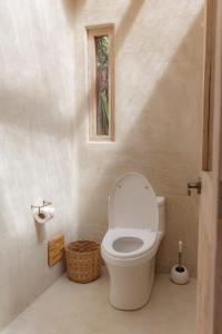 a bathroom with a toilet and a picture on the wall at La Fragata in Vichayito