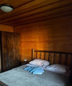 Tempat tidur dalam kamar di Khatky Na Penkakh