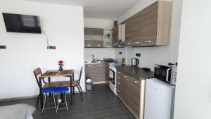 Kuchyň nebo kuchyňský kout v ubytování LilLy HOME 36