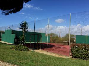 Tenis a/nebo squash v ubytování Apartamentos San Bruno Canela nebo okolí