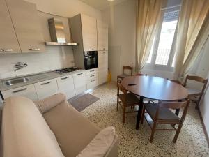 Kuchyň nebo kuchyňský kout v ubytování Villa Rita - AGENZIA COCAL + 19 fotografií