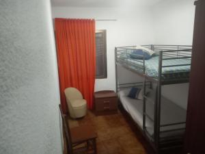 Tempat tidur susun dalam kamar di Apartamentos Miguel y Rosa Lúcar